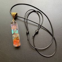 Load image into Gallery viewer, 7 Chakra Energy Pendant Orgonite Energy Necklace Resin Yoga Spiritual Meditation Necklace Rainbow Crystal Chips Resin Jewelry 1pc